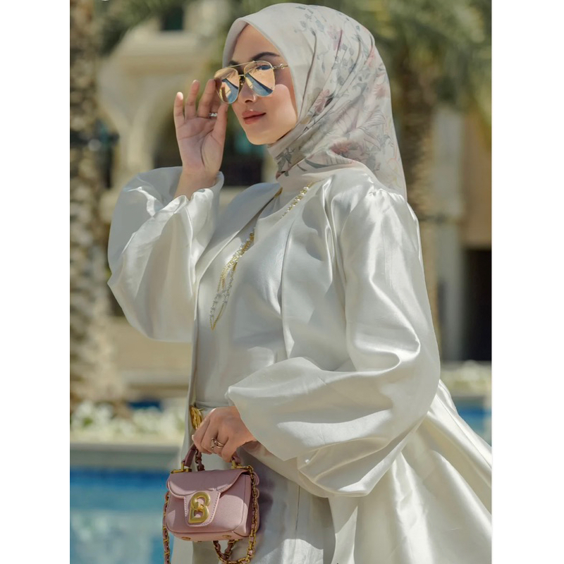 Buttonscarves - Dubai Voile Square XL