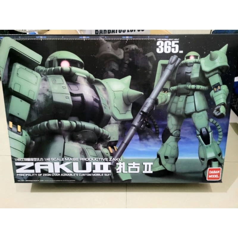 Megasize 1/48 Zaku II Megasize Lebih besar Daripada PG