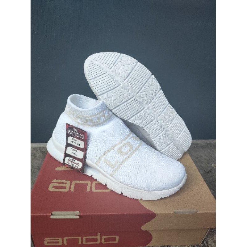 Ando slip on