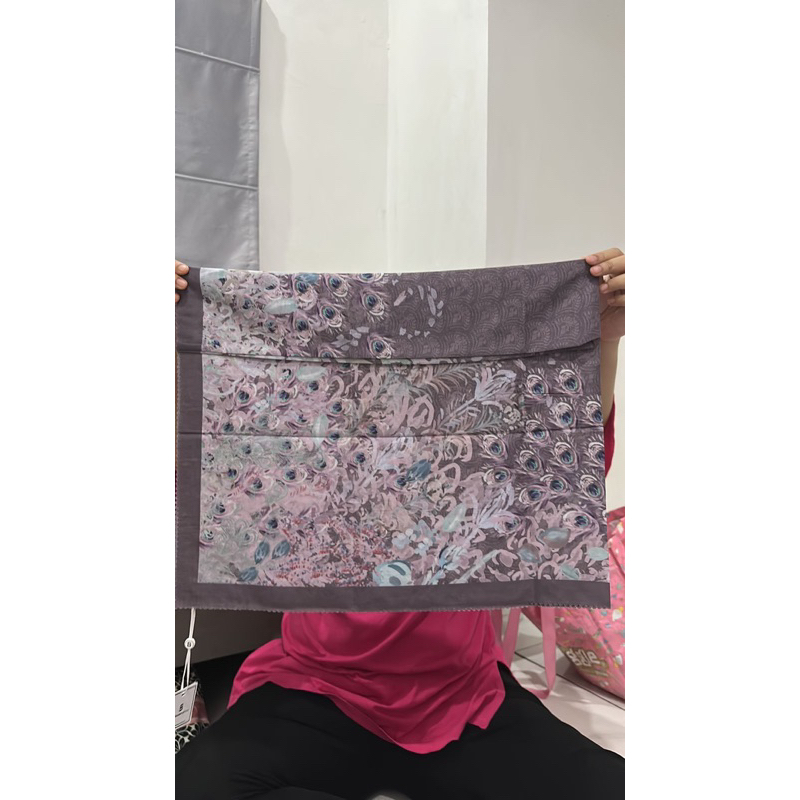 Buttonscarves Ederra series Shadow