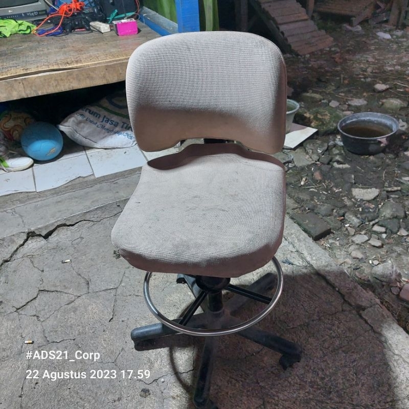 Kursi Kantor Bekas Murah