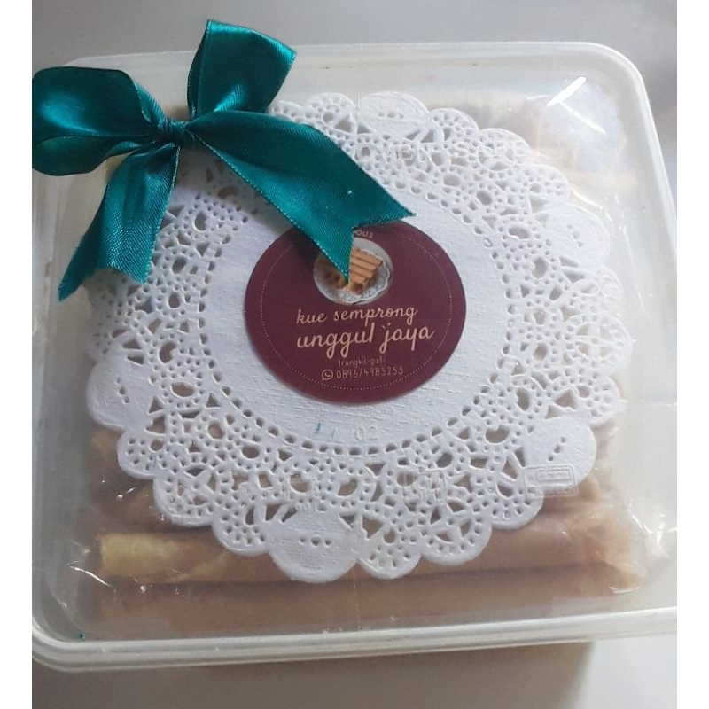 

hampers kue semprong roll 450gr/Murah/Favorit keluarga/Bikin Nagih/Fresh produksi/Free pita cantik/Hampers kado Lebaran/ Natal/Imlek