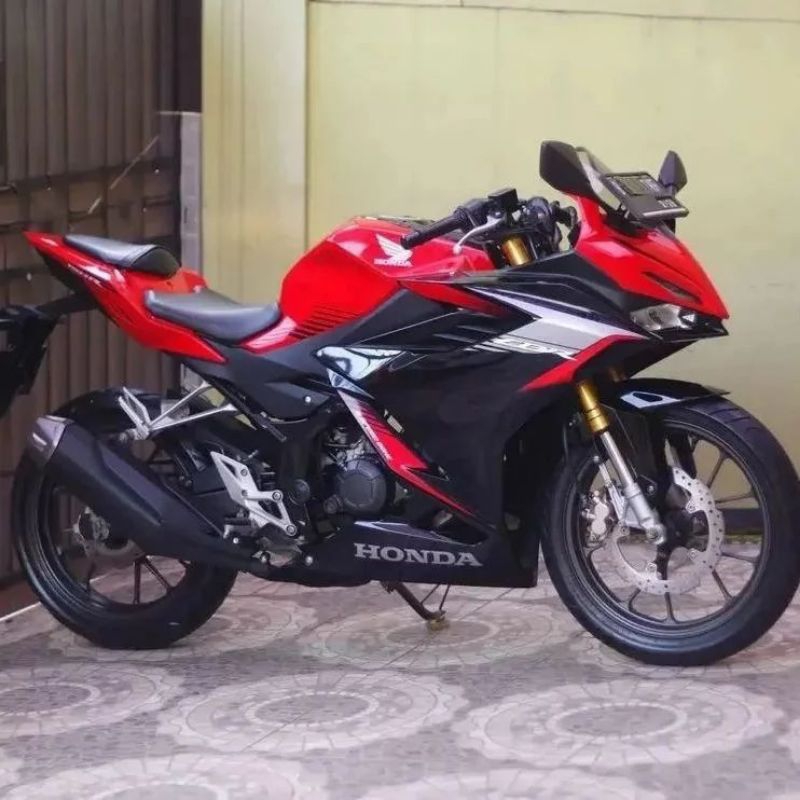 READY MOKAS RASA BARU HONDA CBR 150 TH 2021 SURAT LENGKAP DAN BISA COD