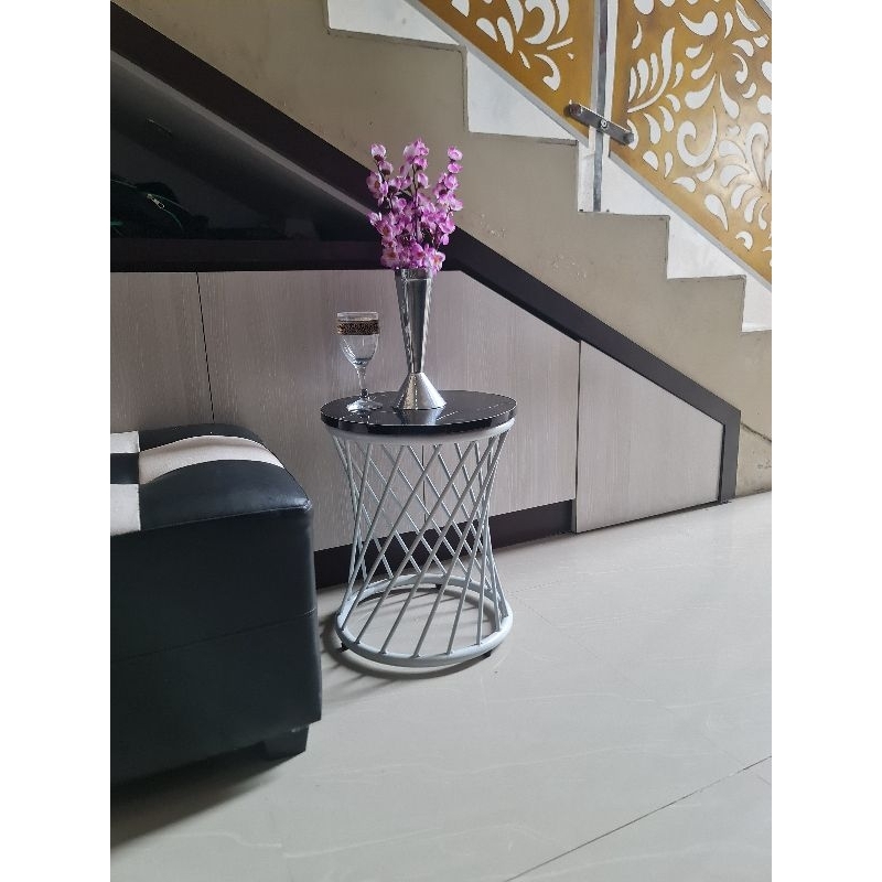 MEJA SUDUT DEKORASI RUMAH MINIMALIS PUTIH