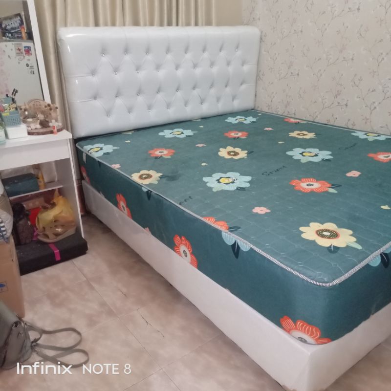 Divan,Dipan,Tempat tidur minimalis cantik