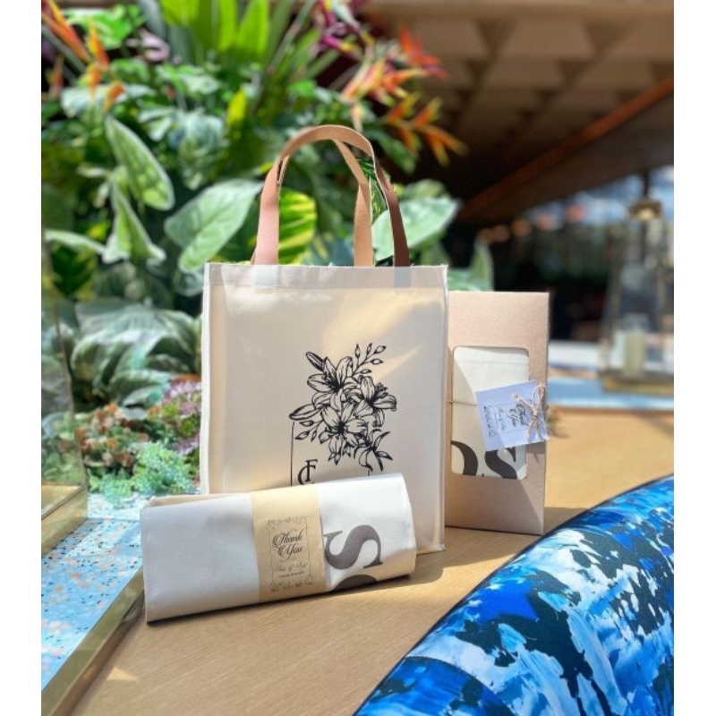 Souvenir Wedding / Pernikahan / Totebag / Tote bag / Hadiah / Gift / Unik / Goodie / Kanvas / Canvas