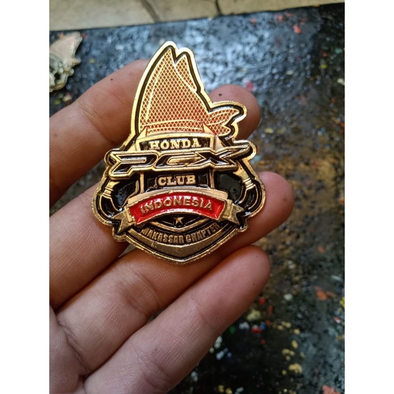 pin custom cor gold
