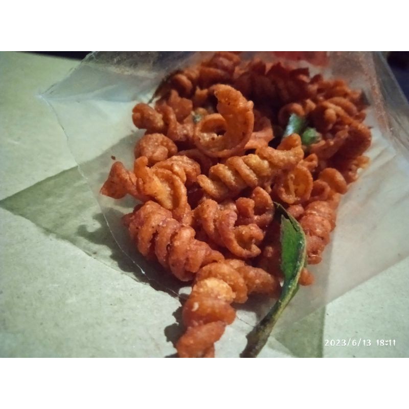 

makaRoni spiral balado pedas kemasan 50 gram.