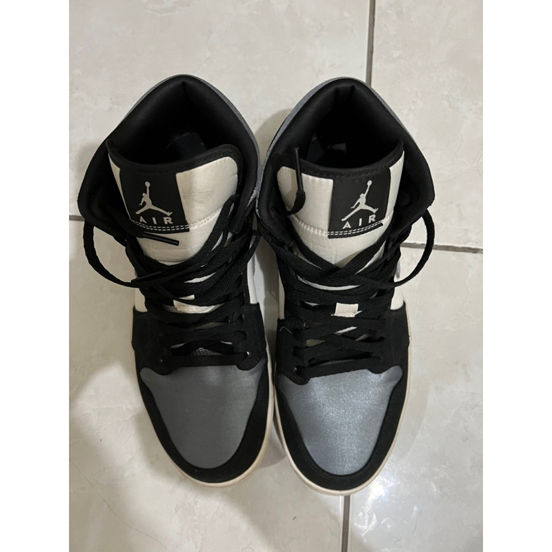 Preloved sepatu nike air Jordan 1 grey satin black smoke grey sail original ukuran 44 (US)