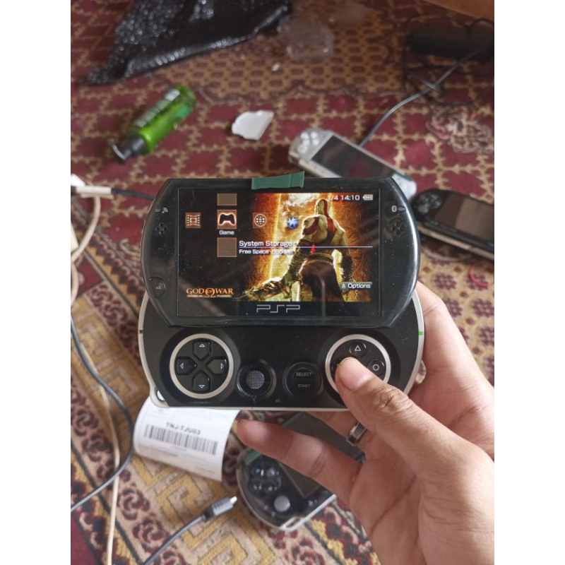 PSP go like new MMC 16gb kelengkapan fulset isi game 45 games