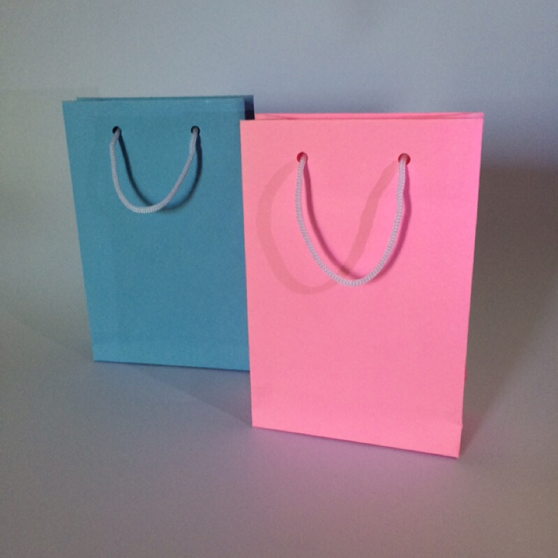 

Paper bag Mini Warna Ukuran 12cm x 5cm x 18cm
