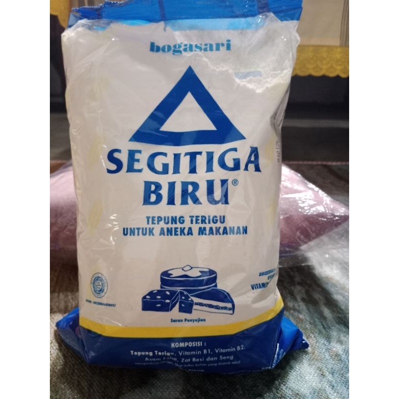 

tepung segitiga biru 1 kg