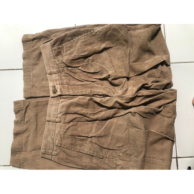 UNIQLO CORDUROY BROWN