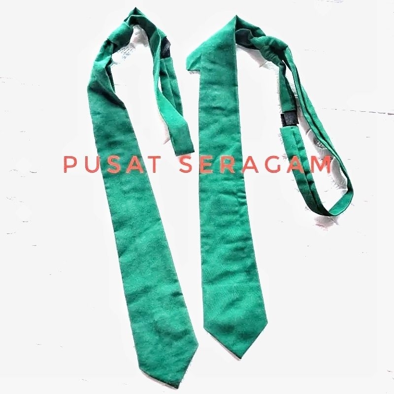 dasi anak MI dasi hijau polos. kretek belakang.