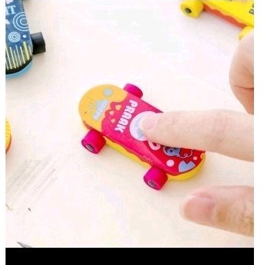 

PENGHAPUS PENSIL KARAKTER SKATEBOARD