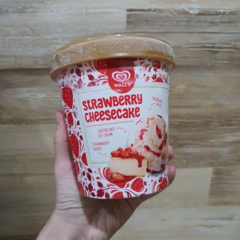 

ICE CREAM WALL'S STRAWBERRY CHEESECAKE