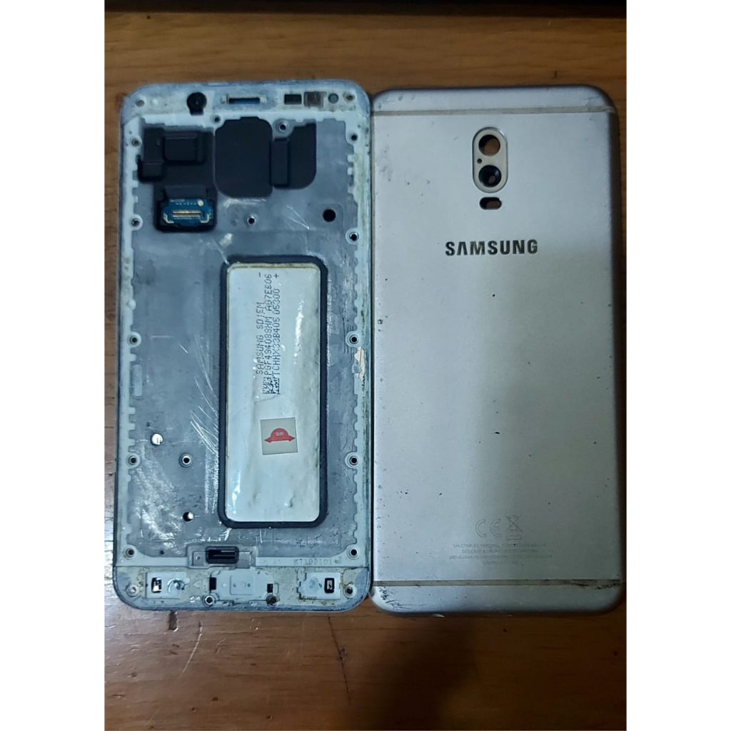 SAMSUNG J7Plus Minus