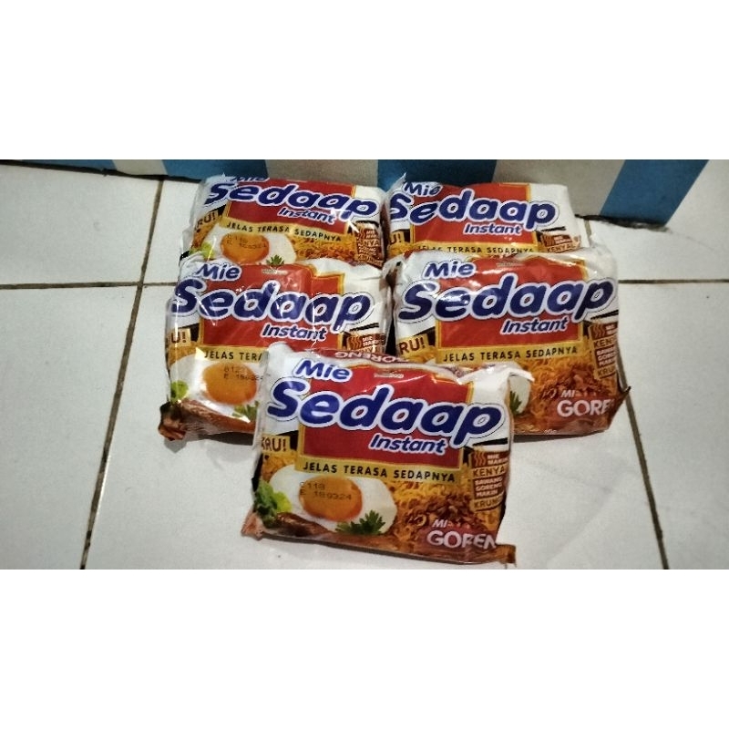 

mi instan sedaap goreng