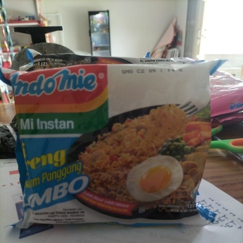 

indomie jumbo rasa ayam panggang