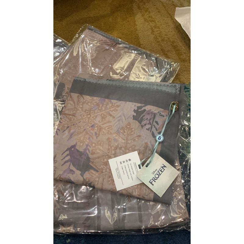 BS X FROZEN SCARF Buttonscarves Warehousesale