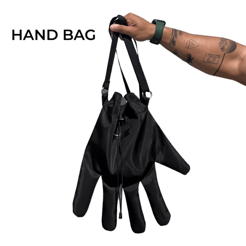 Tas Selempang Serut Unik Bentuk Tangan warna Hitam Untuk Pria / Wanita - HAND BAG