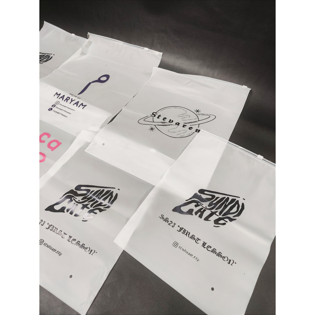 

Custom ziplock bag 35x45 cm frosted / resealable bag / sablon tas plastik baju