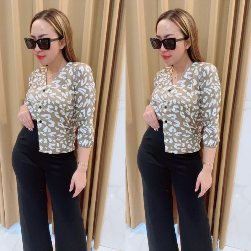 BUY 2 FREE GIFT | Grosir Natalia | Blouse Kancing Leopard Besar Bahan Rayon