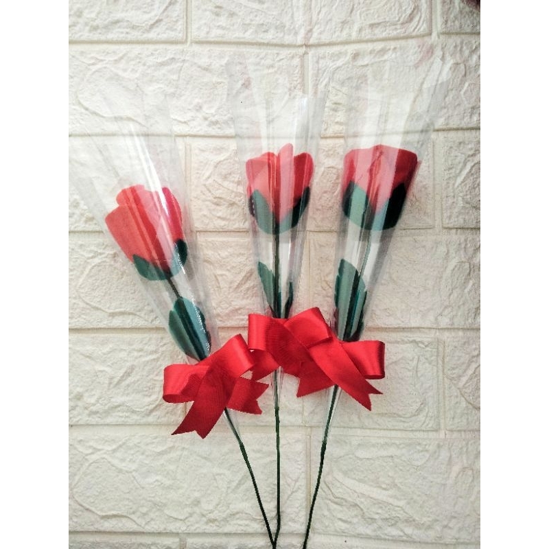 

Bunga mawar merah satu tangkai