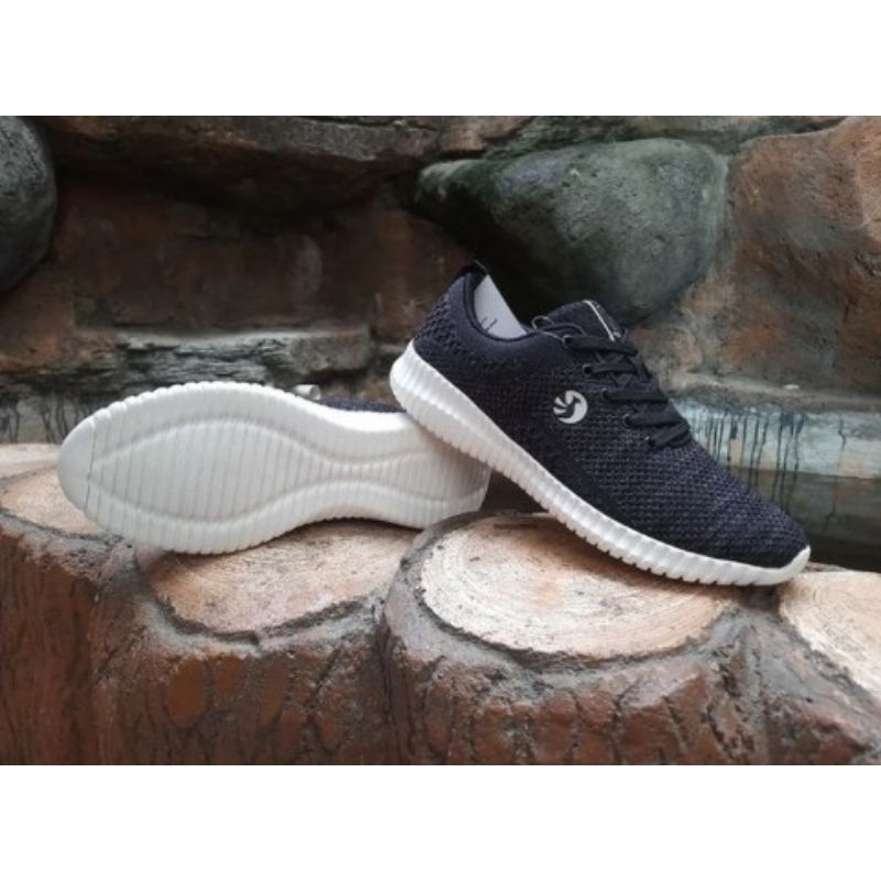 Phoenix dherlos, nemo, lewis, dan dynamic