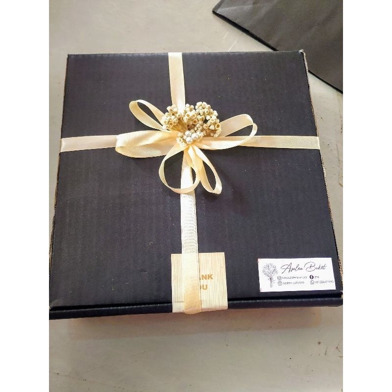 

hampers box coklat Silverqueen Snack boneka kado hadiah special