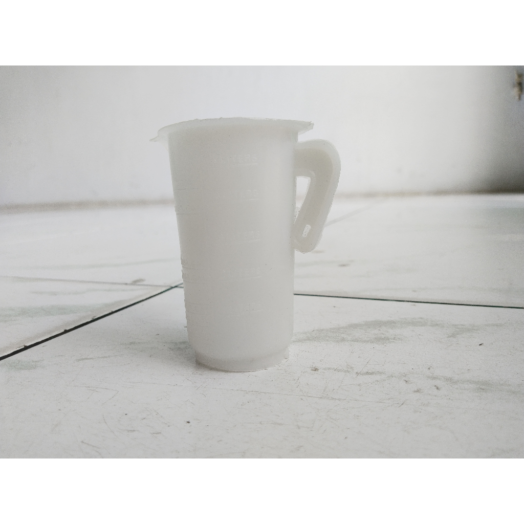 Gelas Takaran Oli Samping Vespa