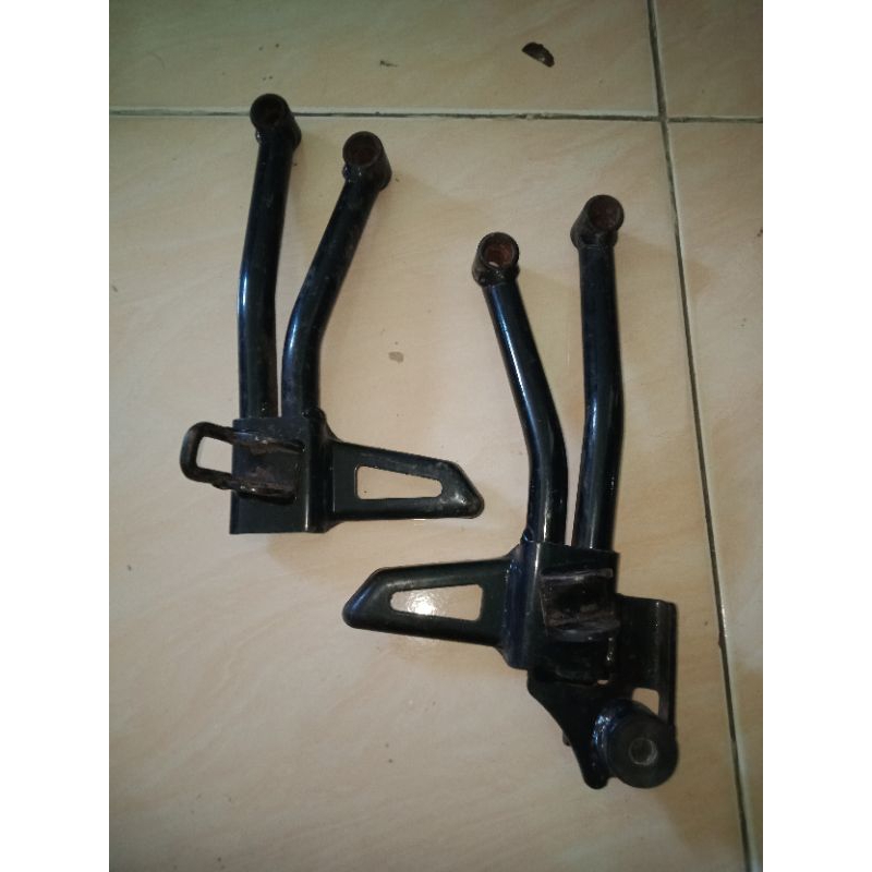 Postep Bostep Footstep dudukan pijakan kaki belakang Suzuki gsx-r150 Gsx-r 150 ori