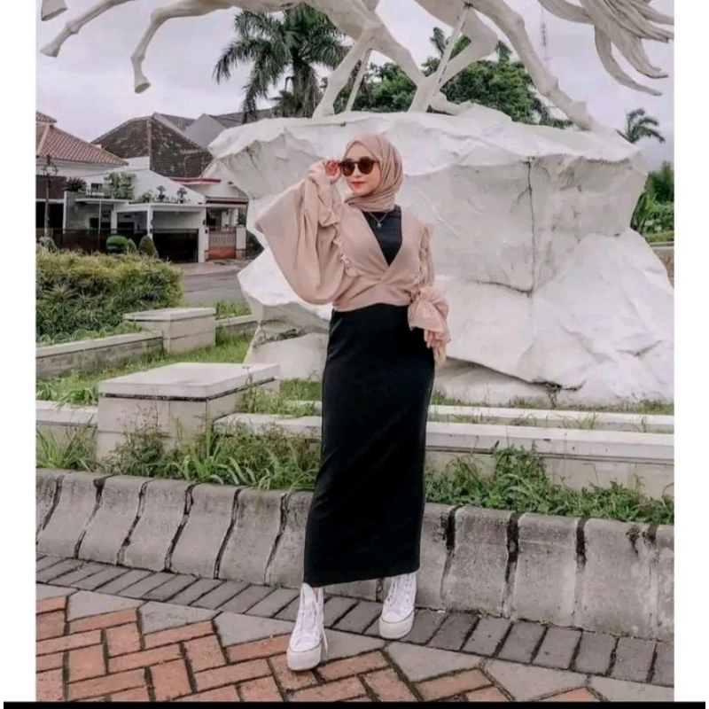 ROK WANITA ROK SPAN SCUBA ROK SCUBA HITAM ROK TEBAL ROK SPAN SMA ROK SPAN BELAHAN BELAKANG ROK SPAN 