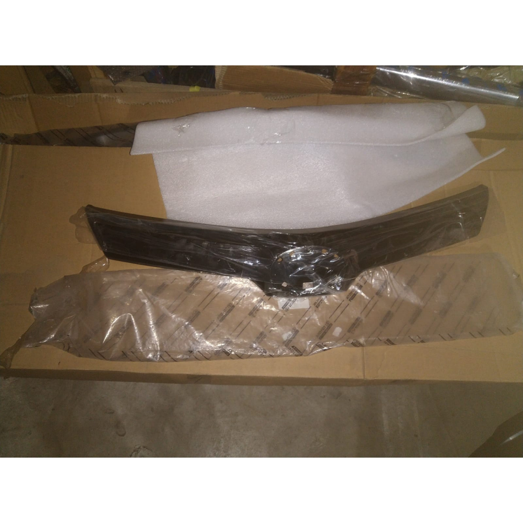 MOULDING GRILL DEPAN CHROME HITAM53121BZ550GRAND NEW AVANZA VELOZ2019 - 2021