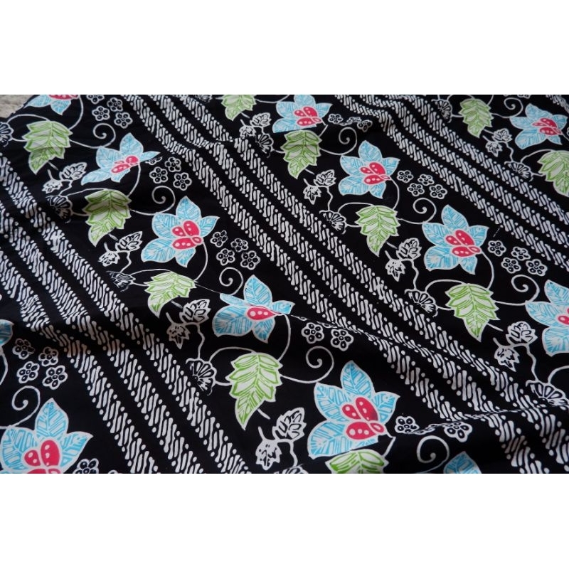 Kain Batik Cap Asli Proses Tolet Latar Warna Hitam Motif Klitik Seling Bunga Produk Terlaris Termura