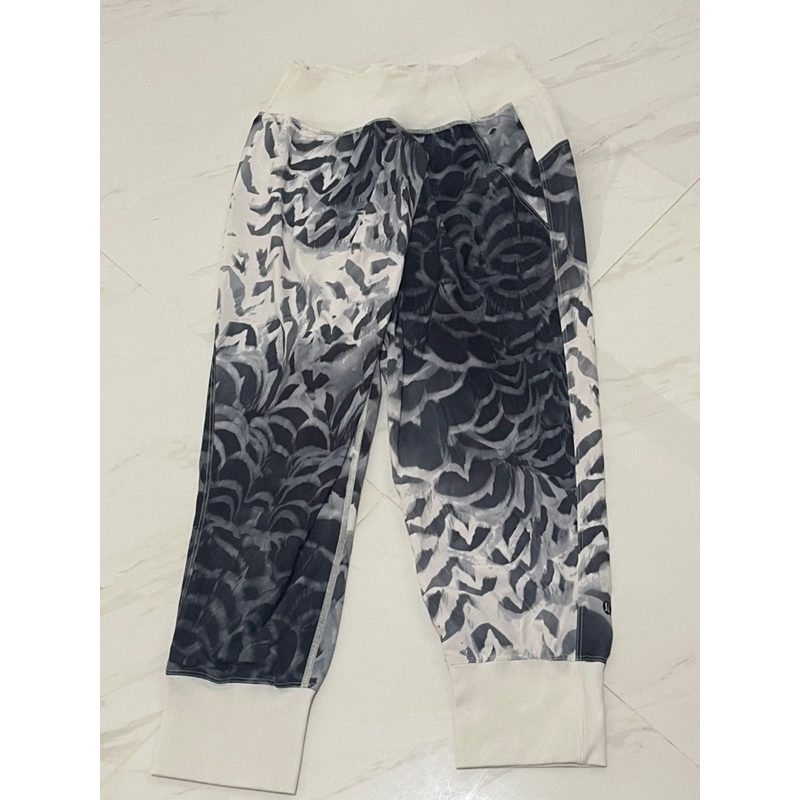 lululemon pants sz 4 preloved like new