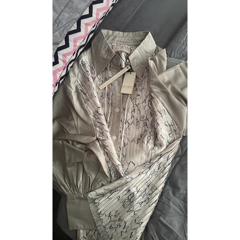 new lexica shirt almond wearing klamby size m