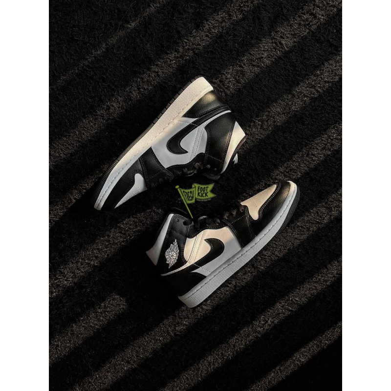 Nike Womens Air Jordan 1 Mid Black White Panda