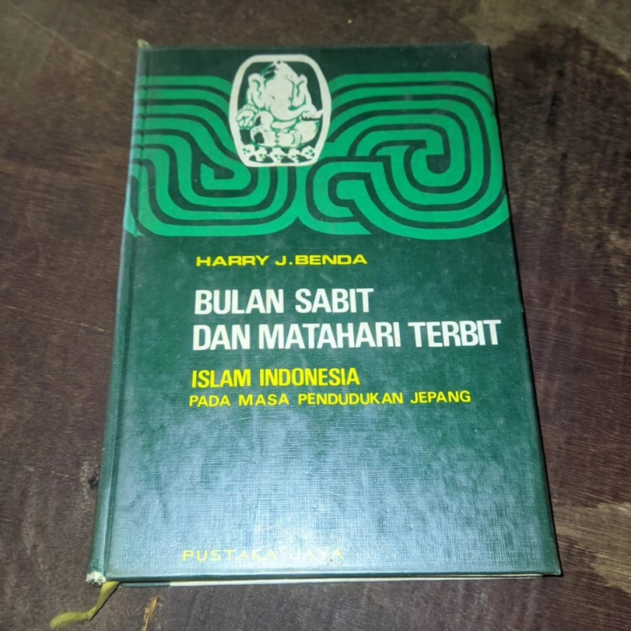 Bulan Sabit dan Matahari Terbit