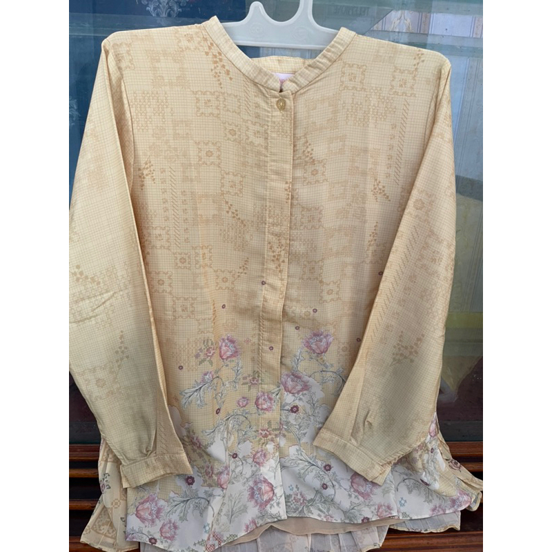 lica top ria miranda preloved
