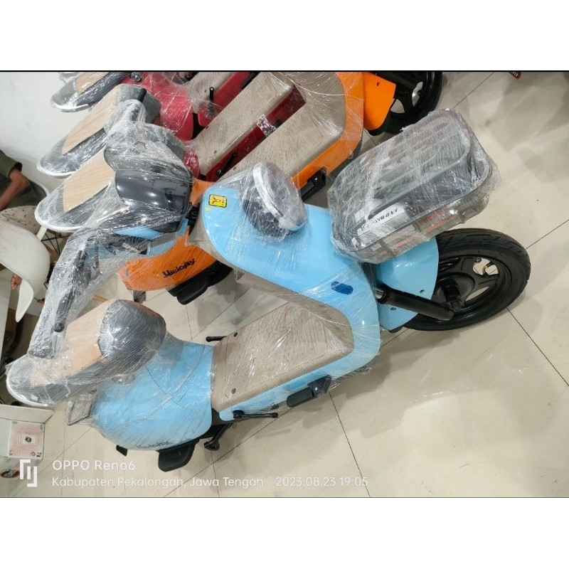 Sepeda Listrik Uwinfly R8S - Aluminium Alloy, Hitam, 120 kg Beban Maksimal, 40 km Jarak Tempuh