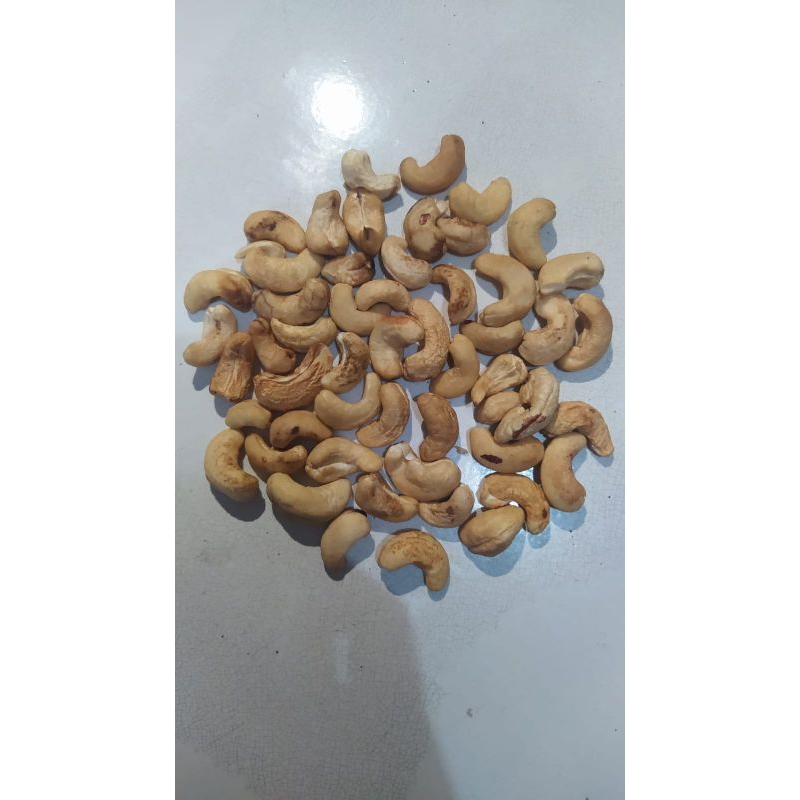 

kacang mede utuh