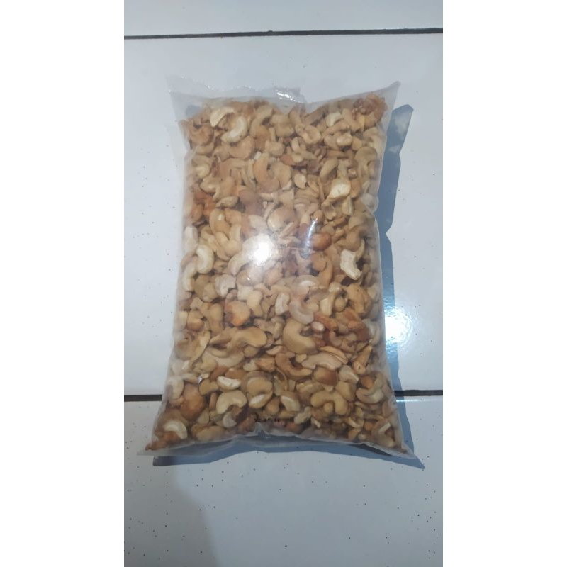 

kacang mede belah dua