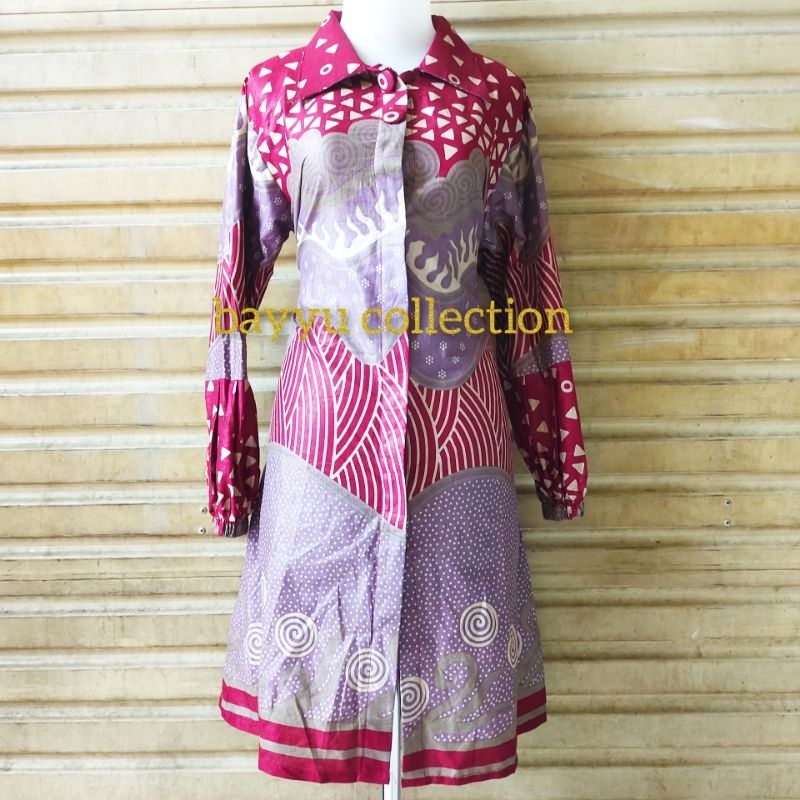 Tunik batik wanita atasan kerah kancing depan lengan balon karet