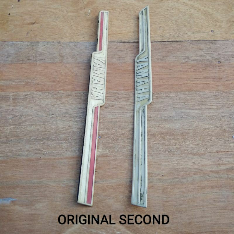 Emblem Logo Body Belakang Yamaha V80 V 80 Robot Super Deluxe Original Second