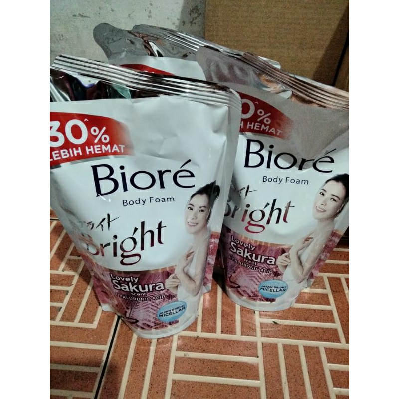 Biore lovely sakura bright 800ml