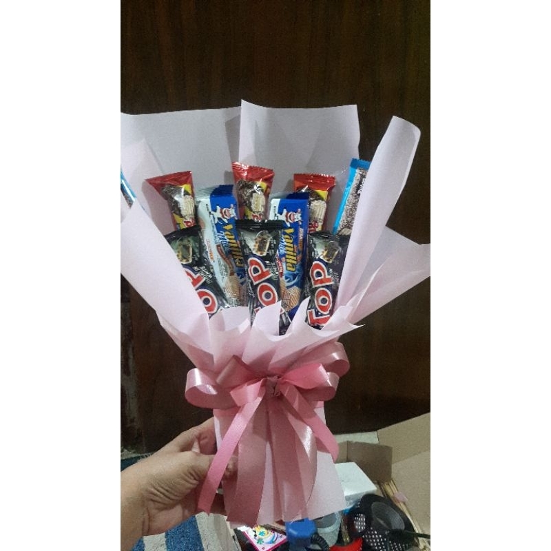 

Buket top dan beng beng/buket jajan/buket snack/buket murah/buket wisuda/buket ulang tahun/buket