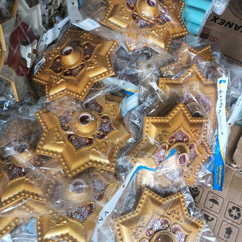 ORNAMEN LAMPU HIAS 30 CM X 30 CM MOTIF UKIR WARNA GOLD EMAS ELEGAN / BISA UNTUK PLAPON RUMAH PLAPON 