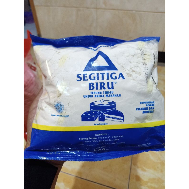 

Tepung Terigu Segitiga biru 500gr