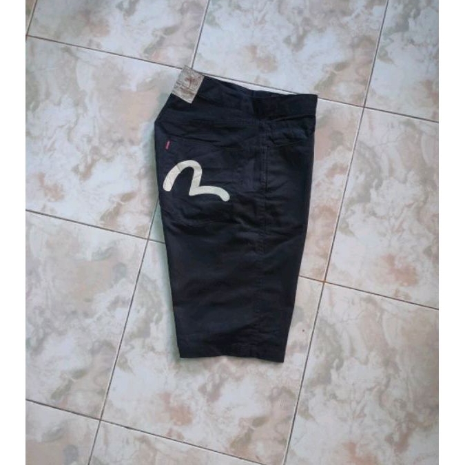 Celana Pendek Evisu